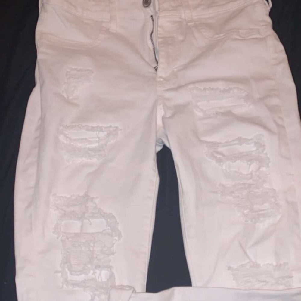 White ripped american eagle jeans